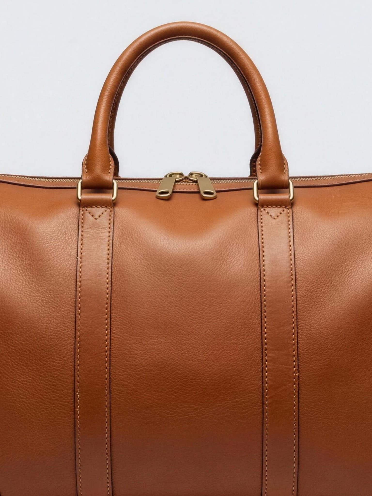 The Holdall, handle and hardware detail